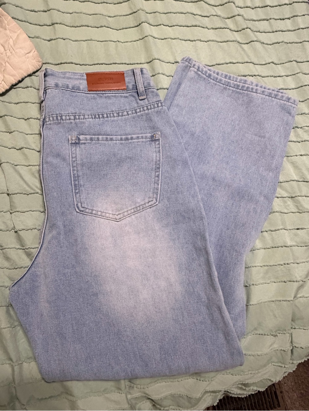 Women's Light Wash Wide Leg Jeans - Flare Silhouette